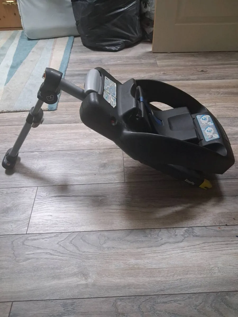 Maxi Cosi Isofix base - Image 1