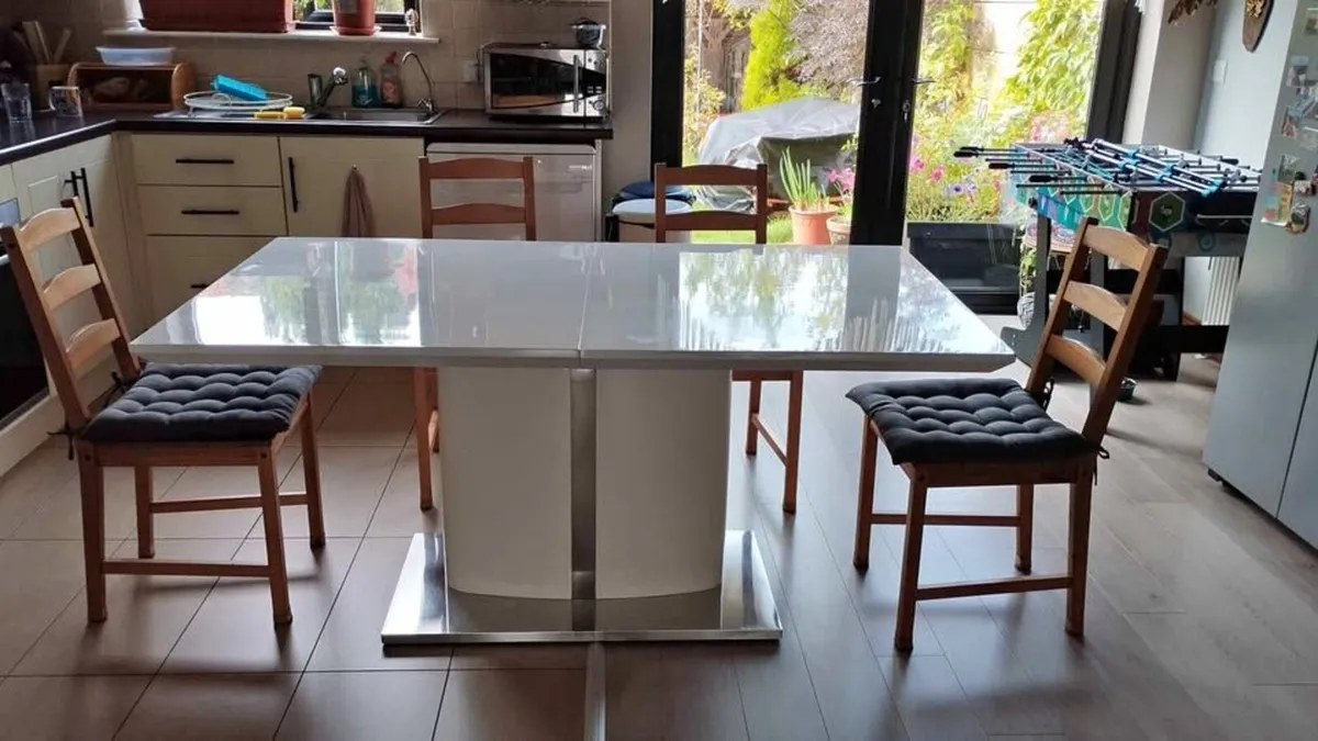 Extending dinning table 160cm-200cm /90cm - Image 1