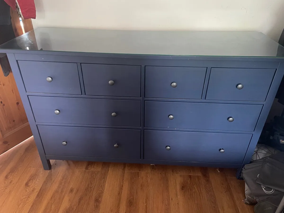 Chest of drawers