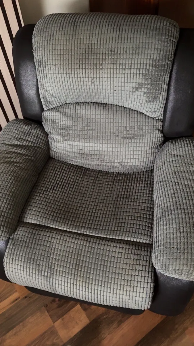 Recliner - Image 3