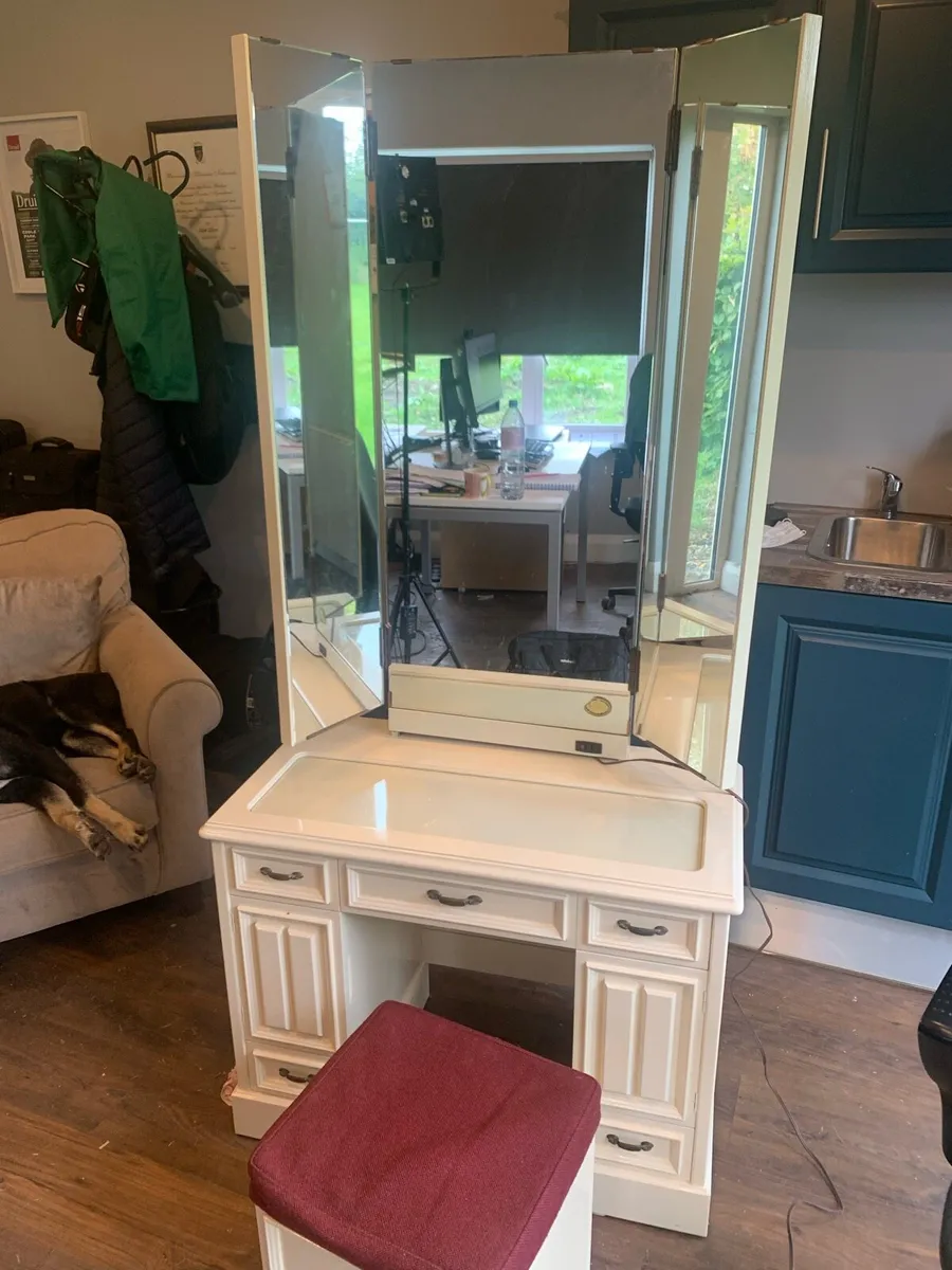 Vintage vanity - Image 1
