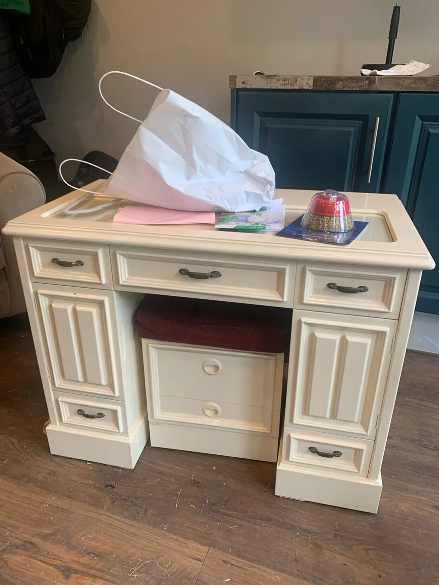 Vintage vanity - Image 2