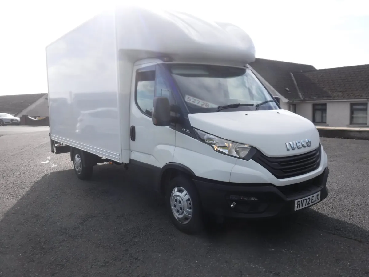 Iveco 35-140 2022 Luton box with tail lift. - Image 2