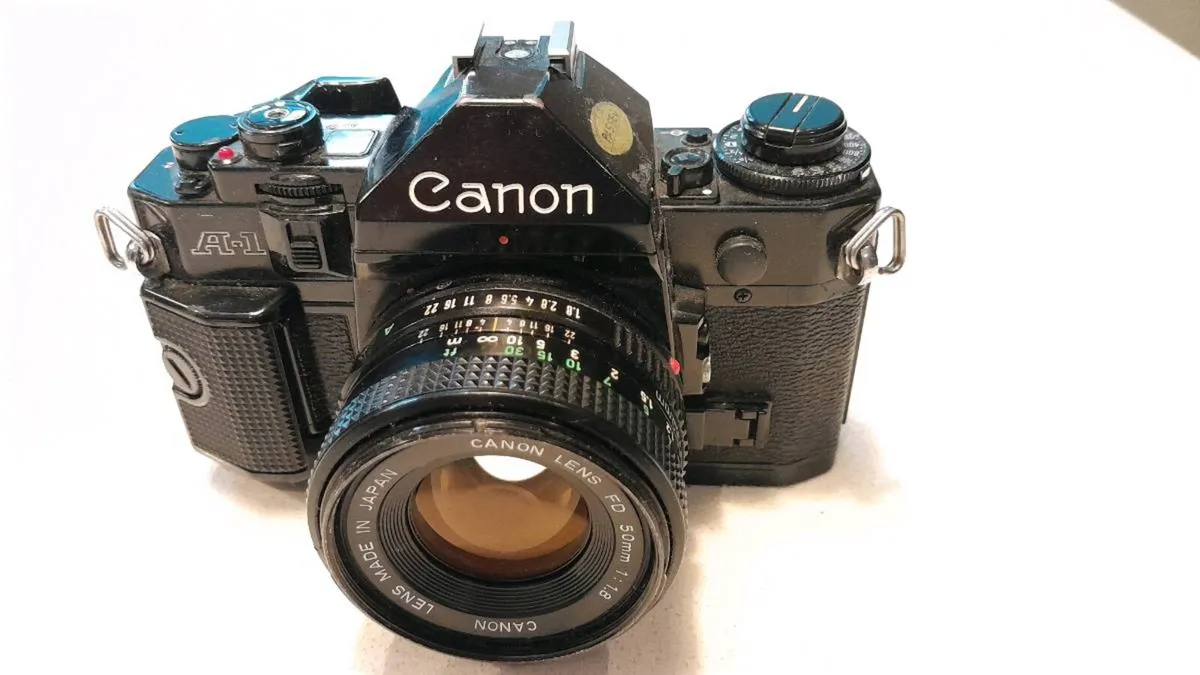 35mm SLR camera - Image 1