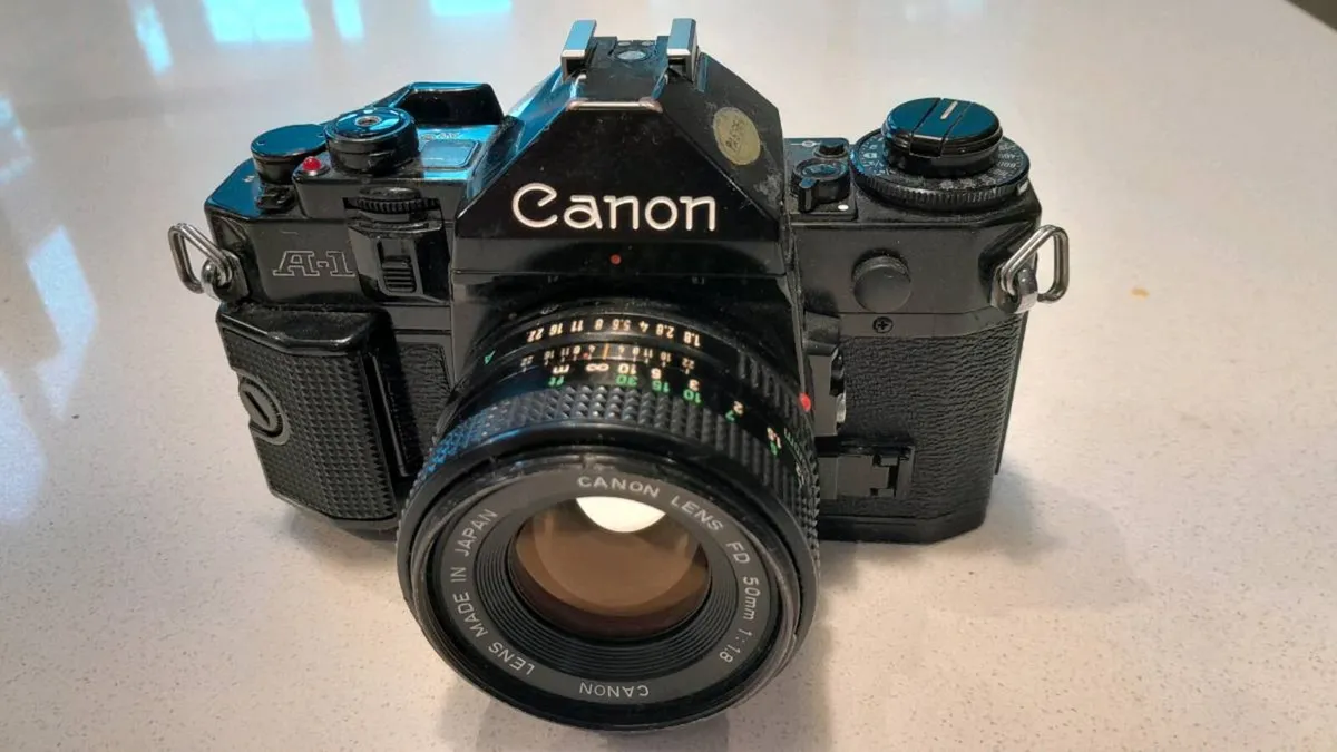 35mm SLR camera - Image 2
