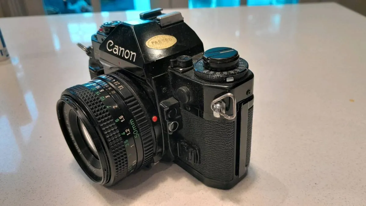 35mm SLR camera - Image 3