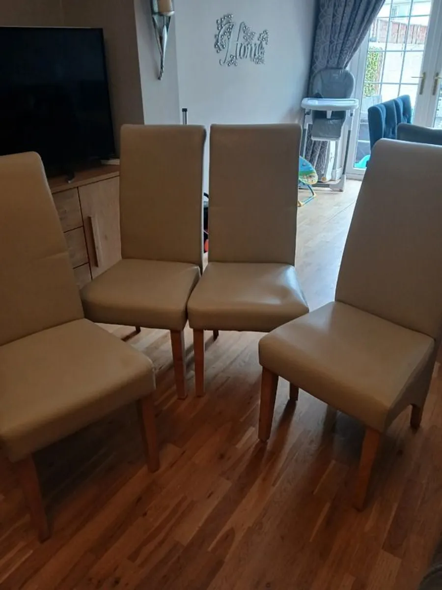 4  dining room chairs - Image 1