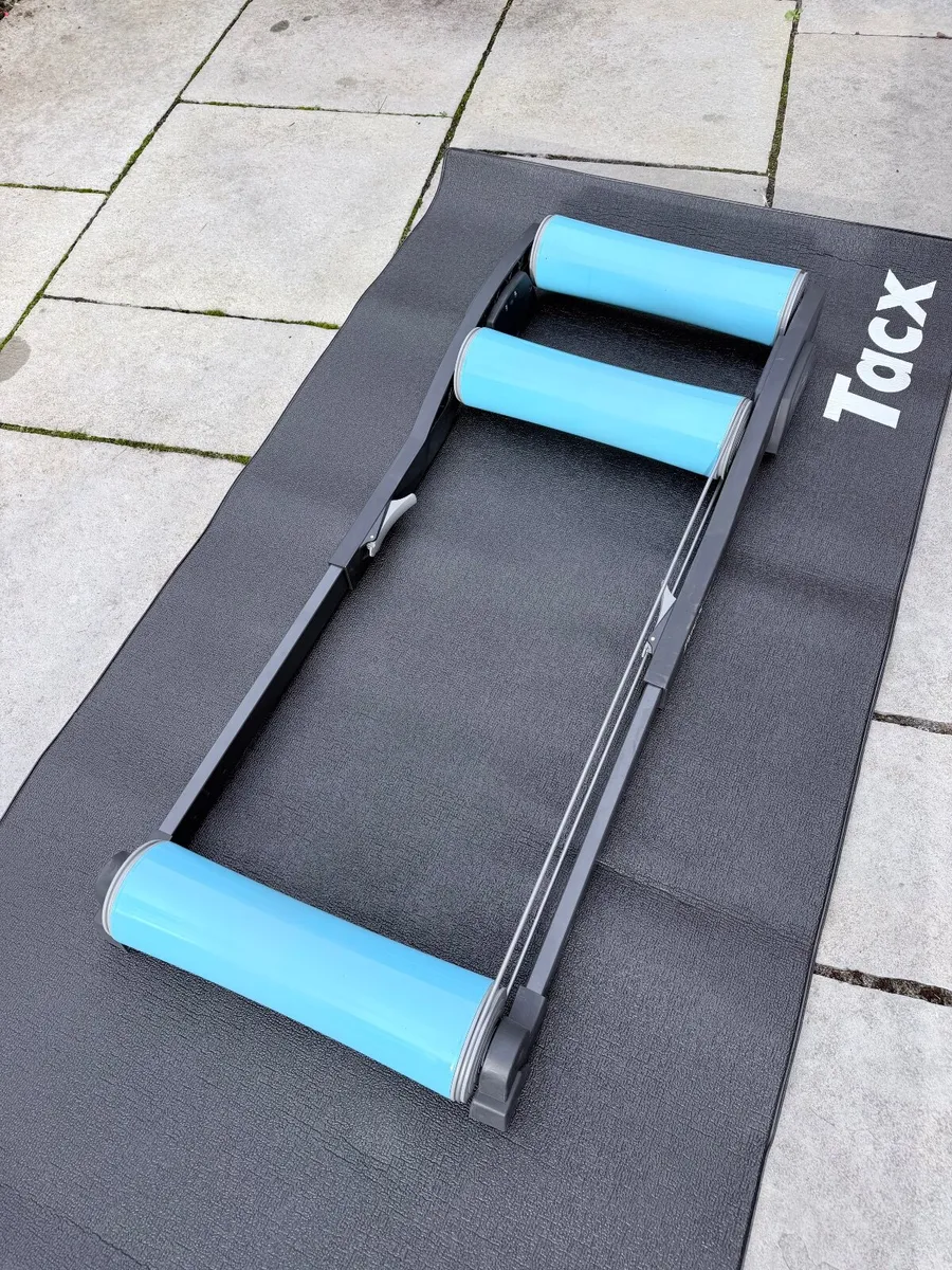 Indoor bicycle rollers & mat - Image 1