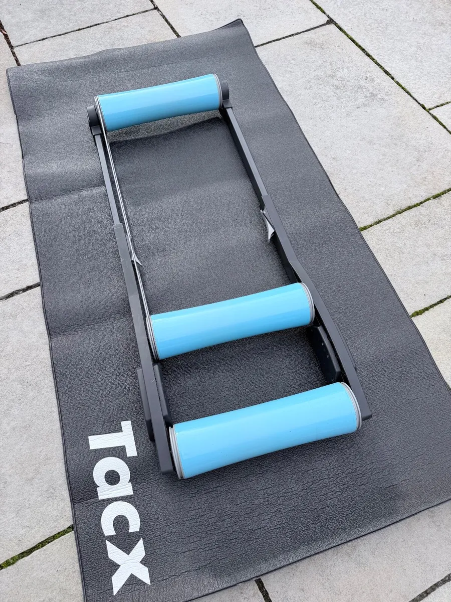 Indoor bicycle rollers & mat - Image 2