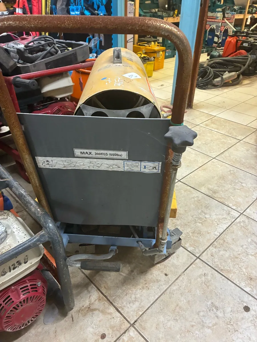 Lift table - Image 1