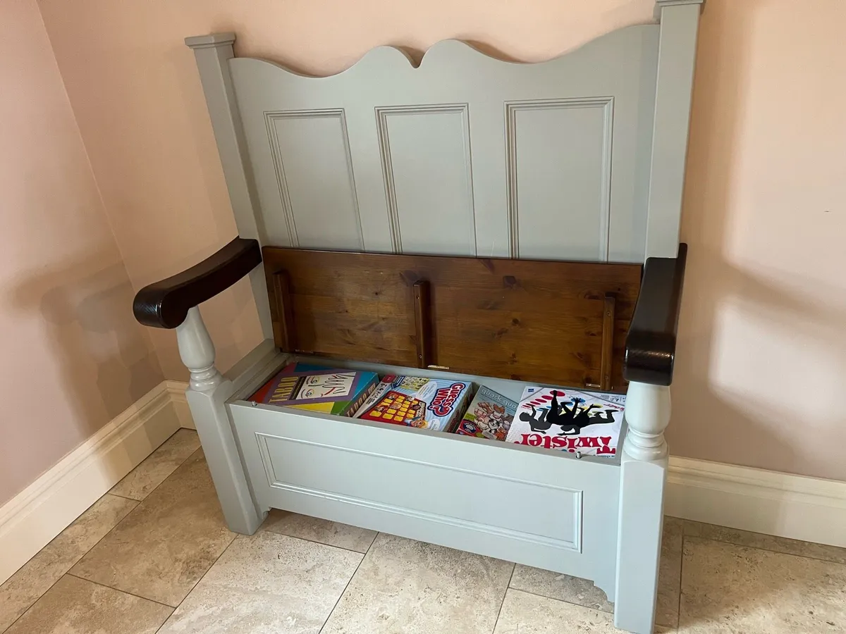 Bench seat with storage - Image 3