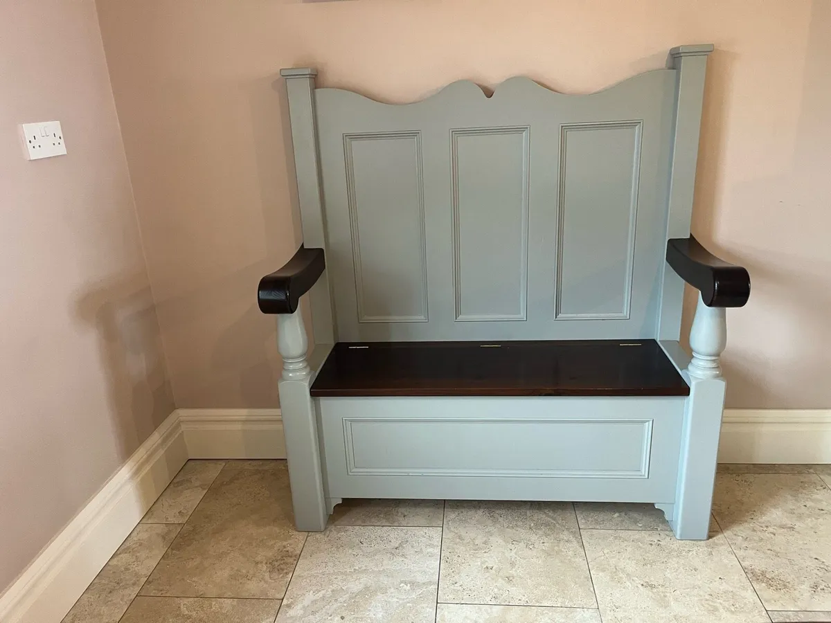 Bench seat with storage - Image 4