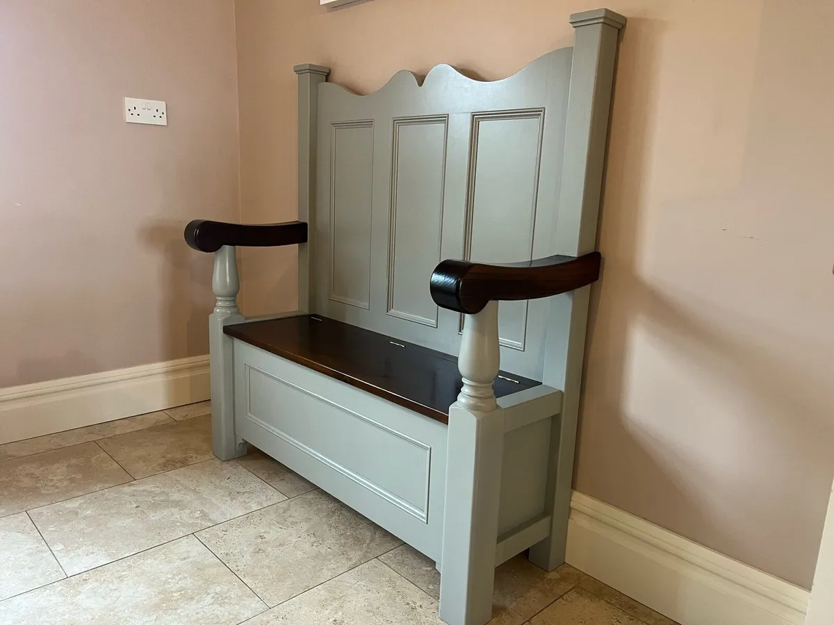 Bench seat with storage - Image 2