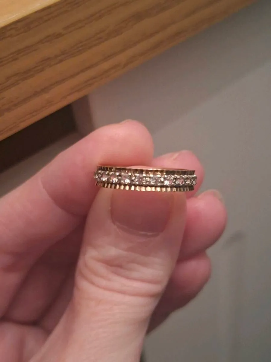 9ct gold vintage eternity ring - Image 2