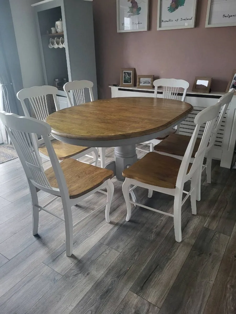 Dining table - Image 1