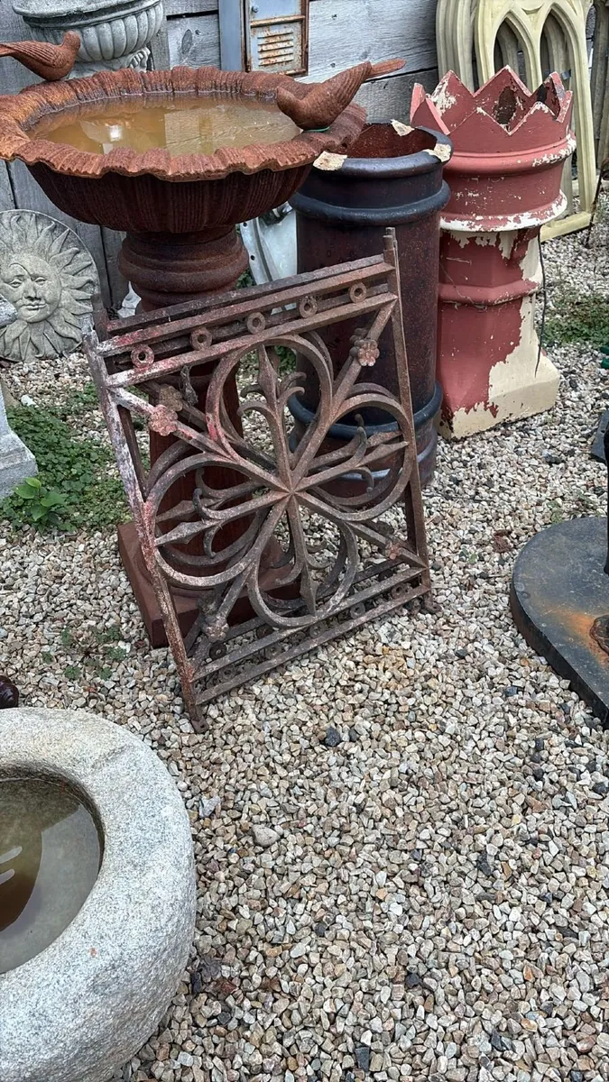 Low garden gates and side gates - Image 2