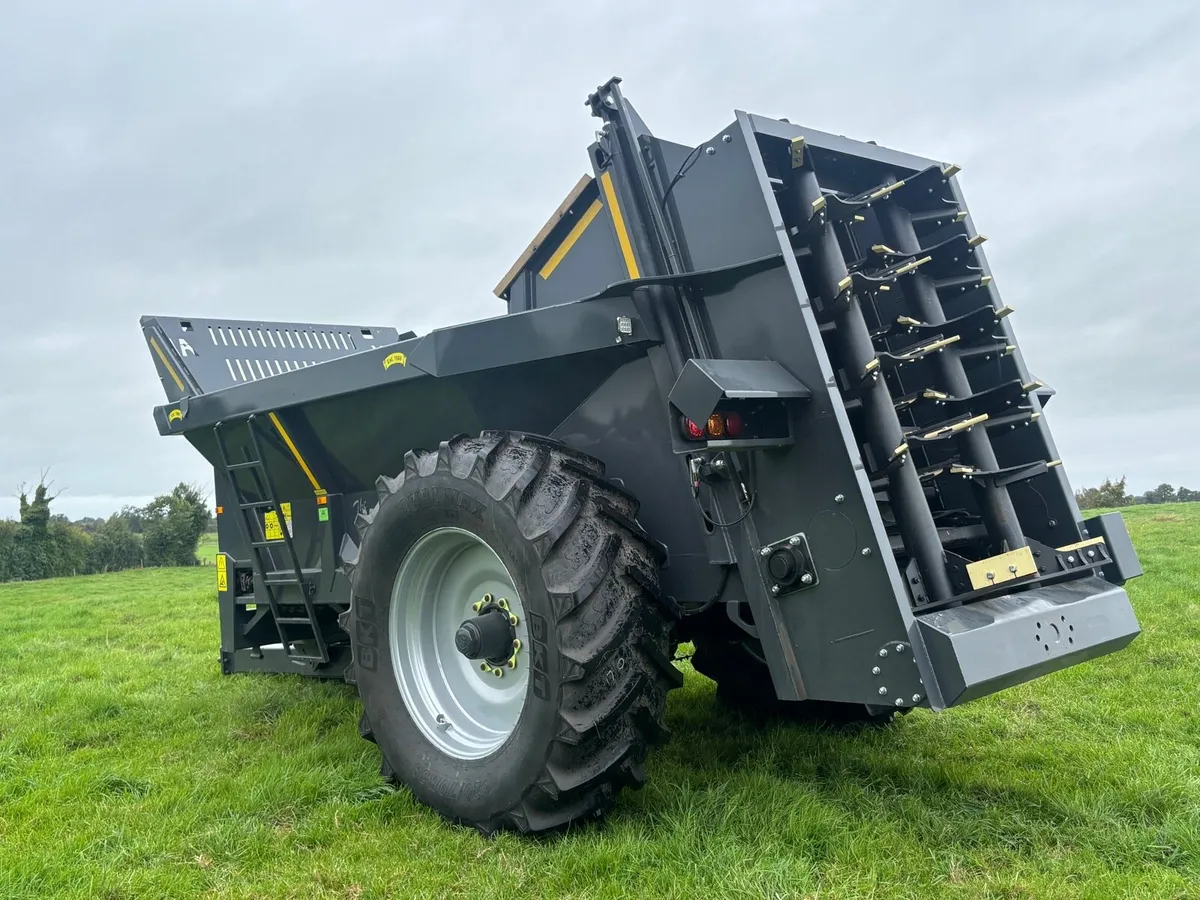 AH rear discharge dung spreader - Image 3