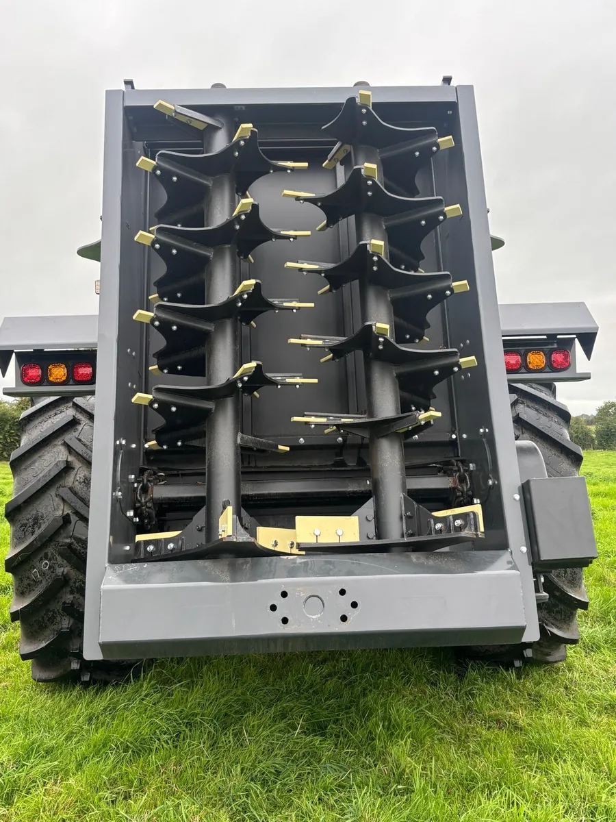 AH rear discharge dung spreader - Image 4
