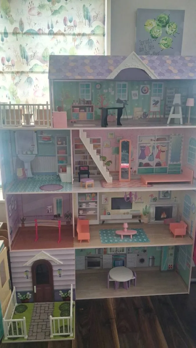 Lillie's wooden doll house - Image 3