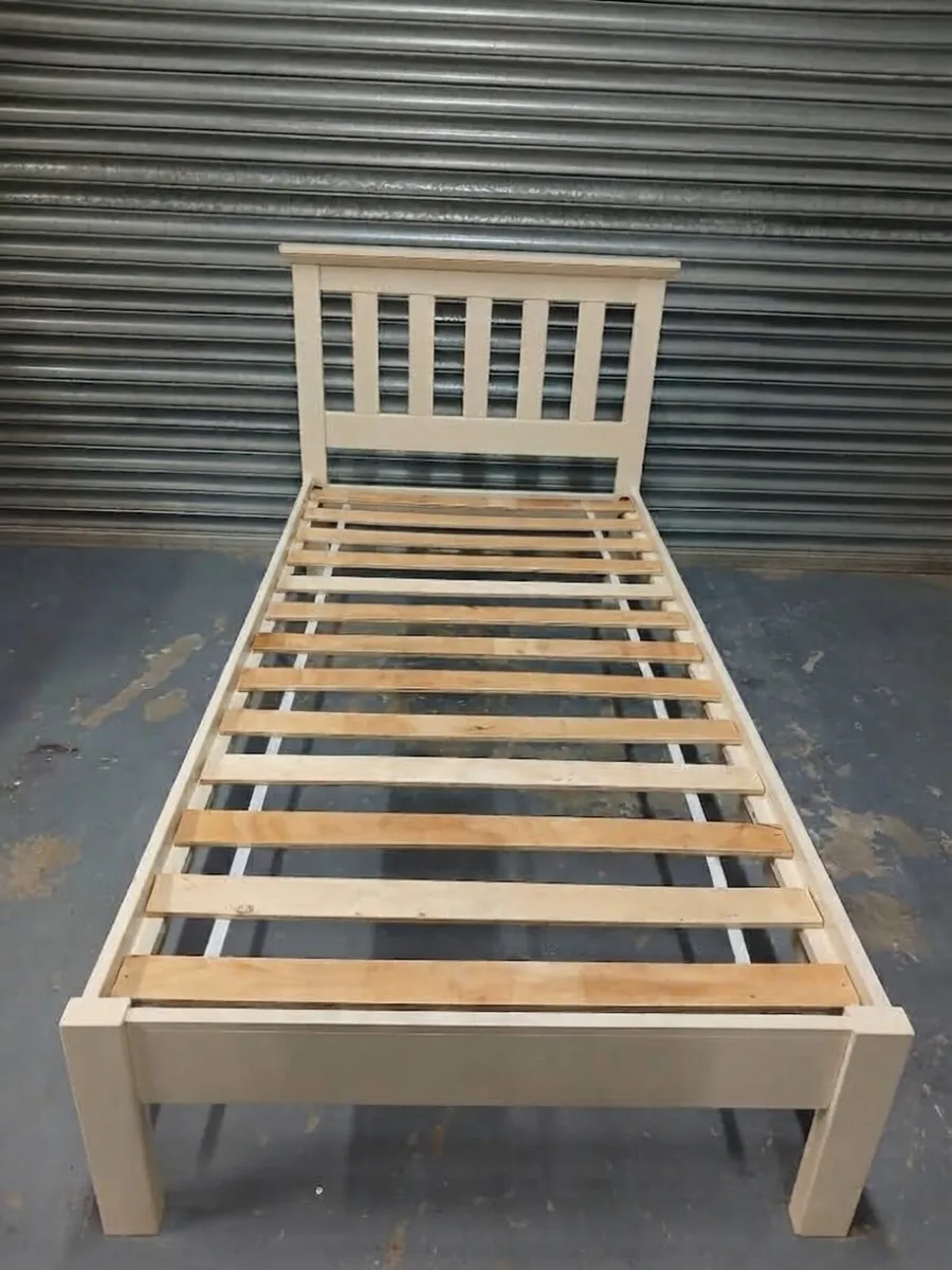 Bedframe single bed