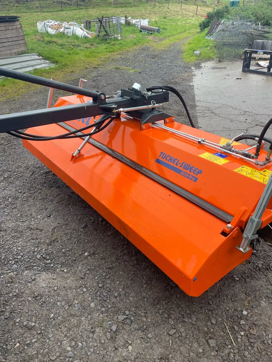 Road sweeper - Image 1