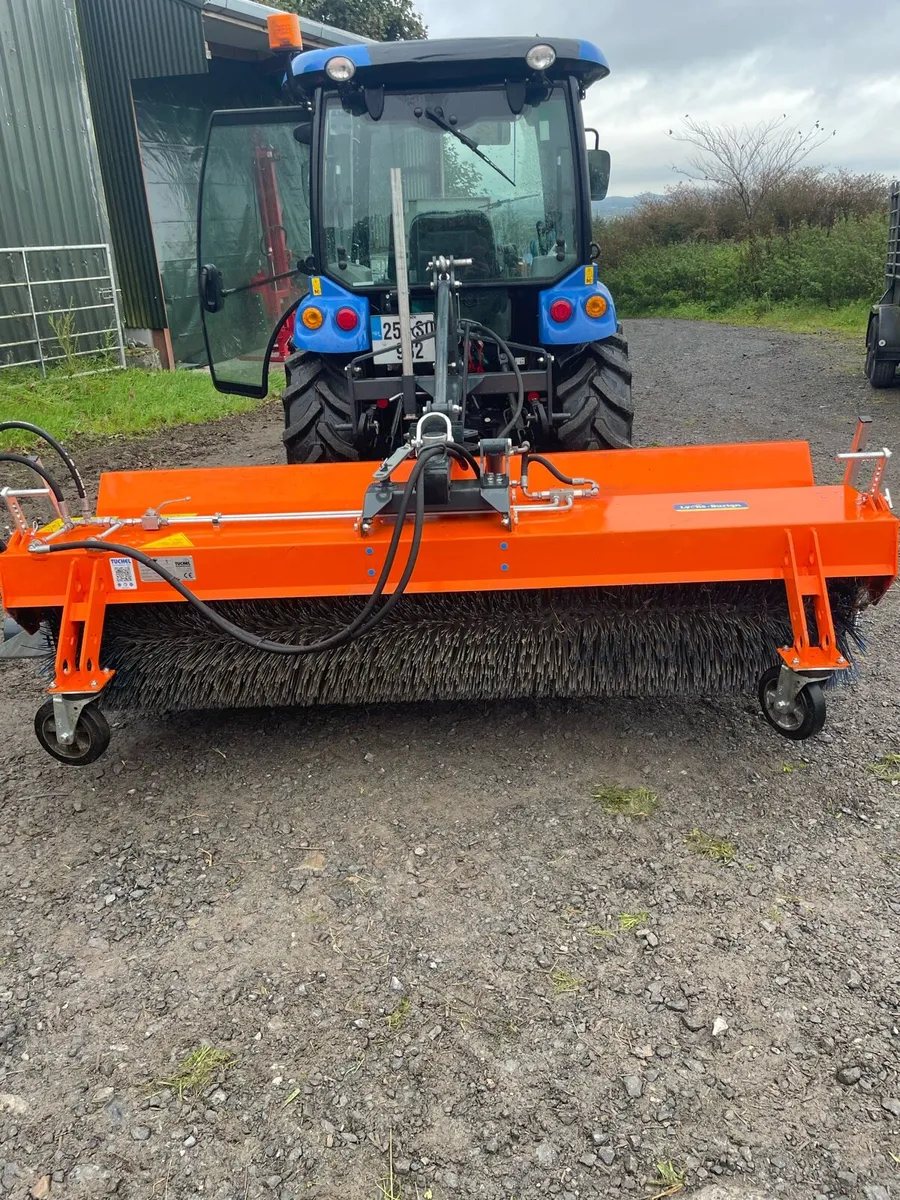 Road sweeper - Image 2