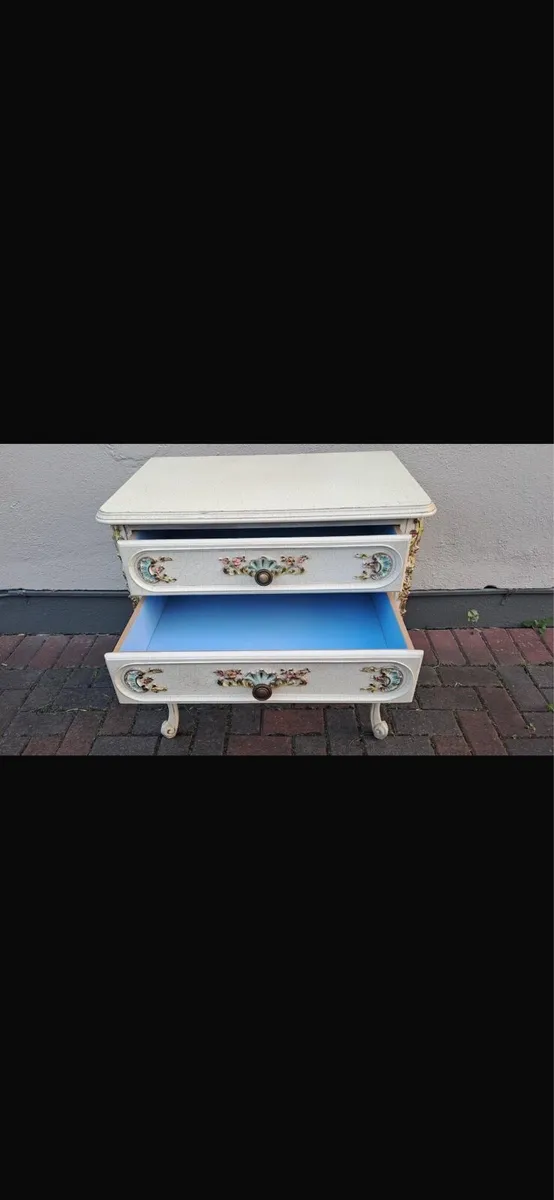 Chest of drawers - Image 1