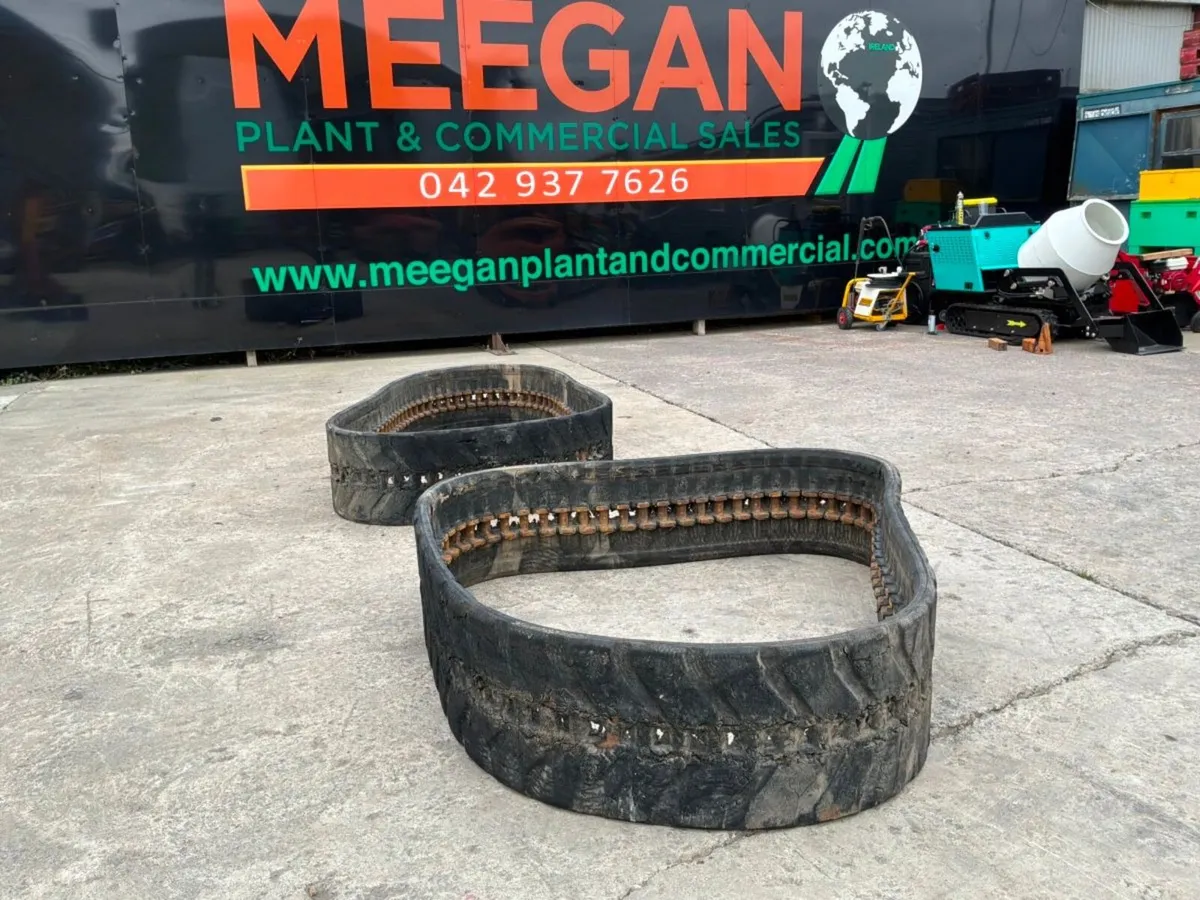 JCB Trackmaster 400 x 72.5 x 74 rubber tracks. - Image 1