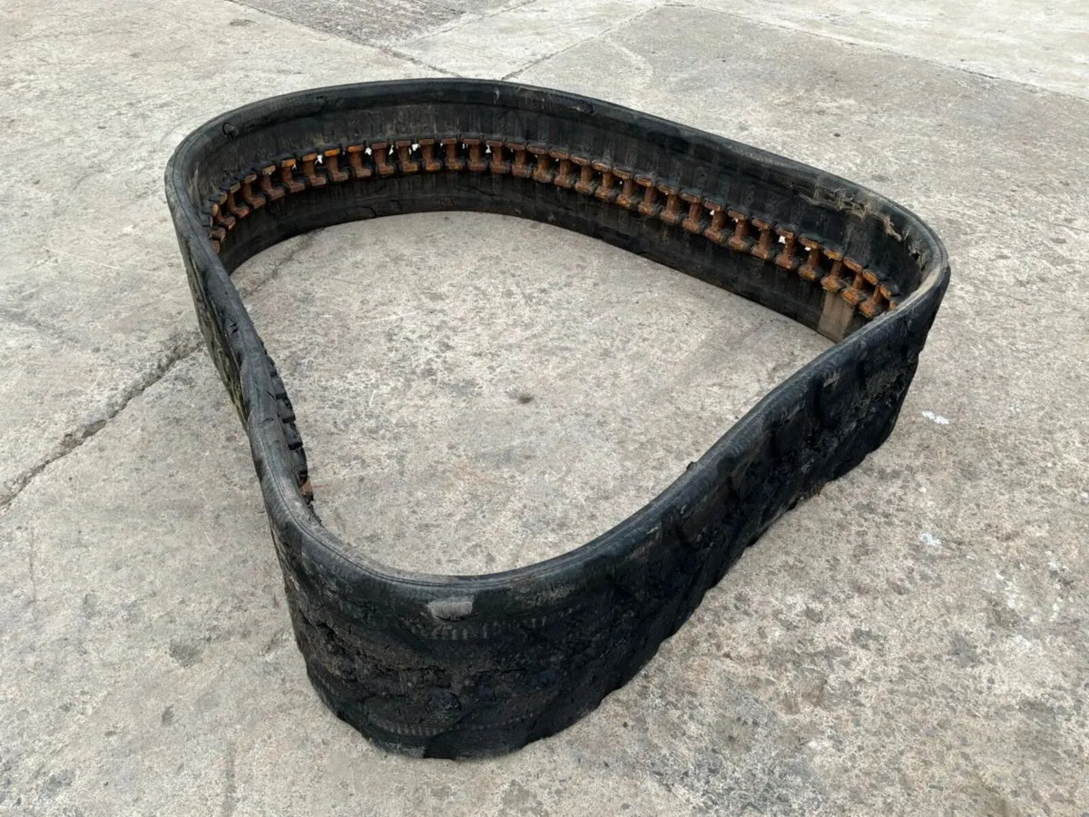 JCB Trackmaster 400 x 72.5 x 74 rubber tracks. - Image 4