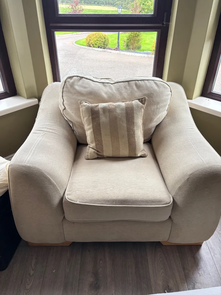 3+2 seater couch - Image 2