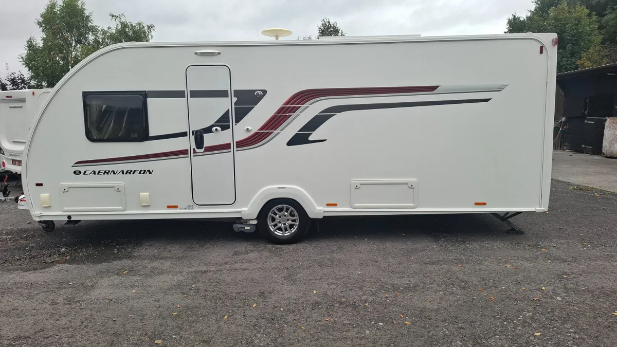 Swift Caernarfon Island Bed Caravan - Image 1