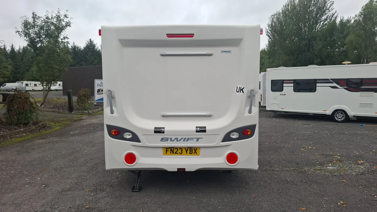 Swift Caernarfon Island Bed Caravan - Image 4