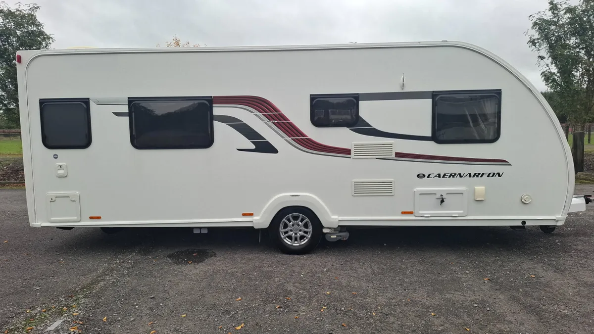 Swift Caernarfon Island Bed Caravan - Image 3