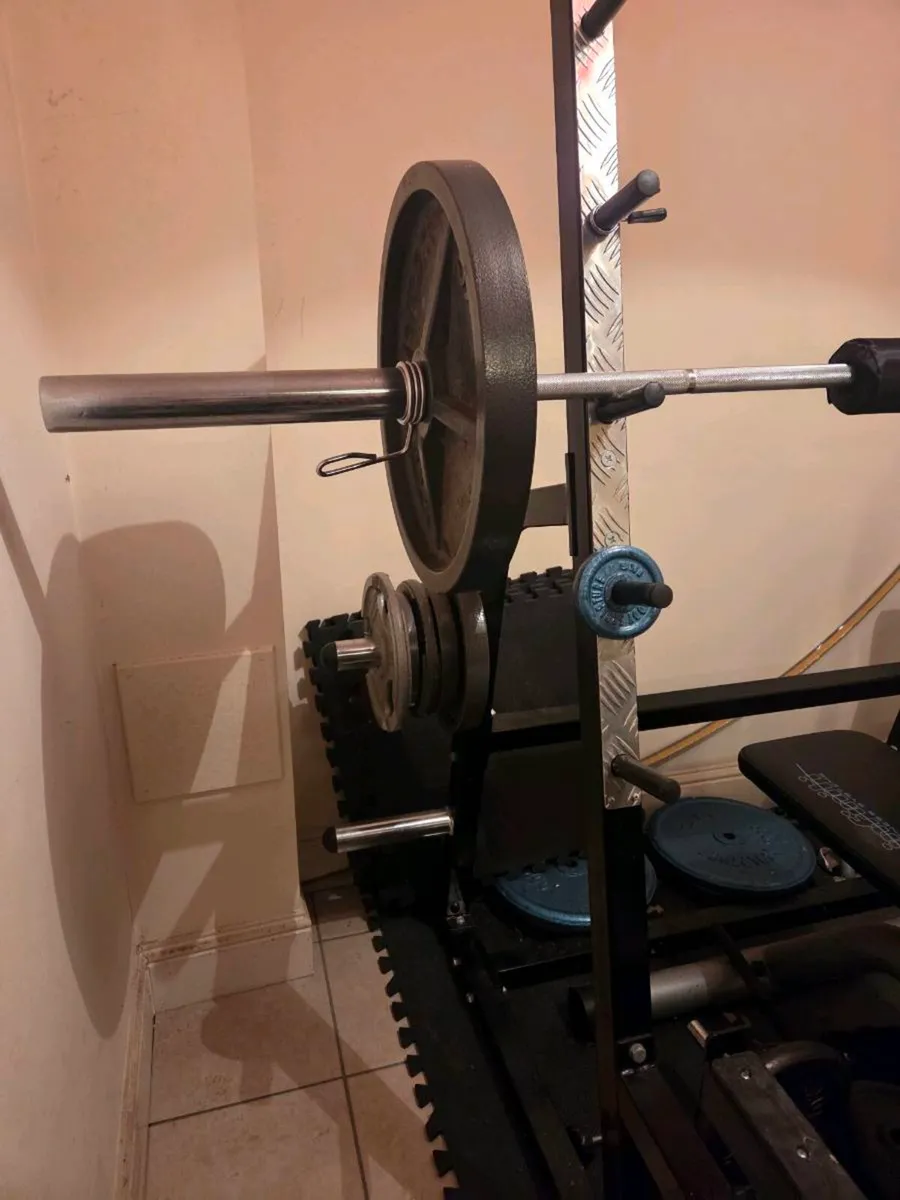 Squat rack, bench, olympic bar and 100kg - Image 1
