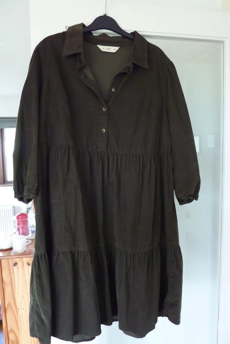 Green dress - Image 1