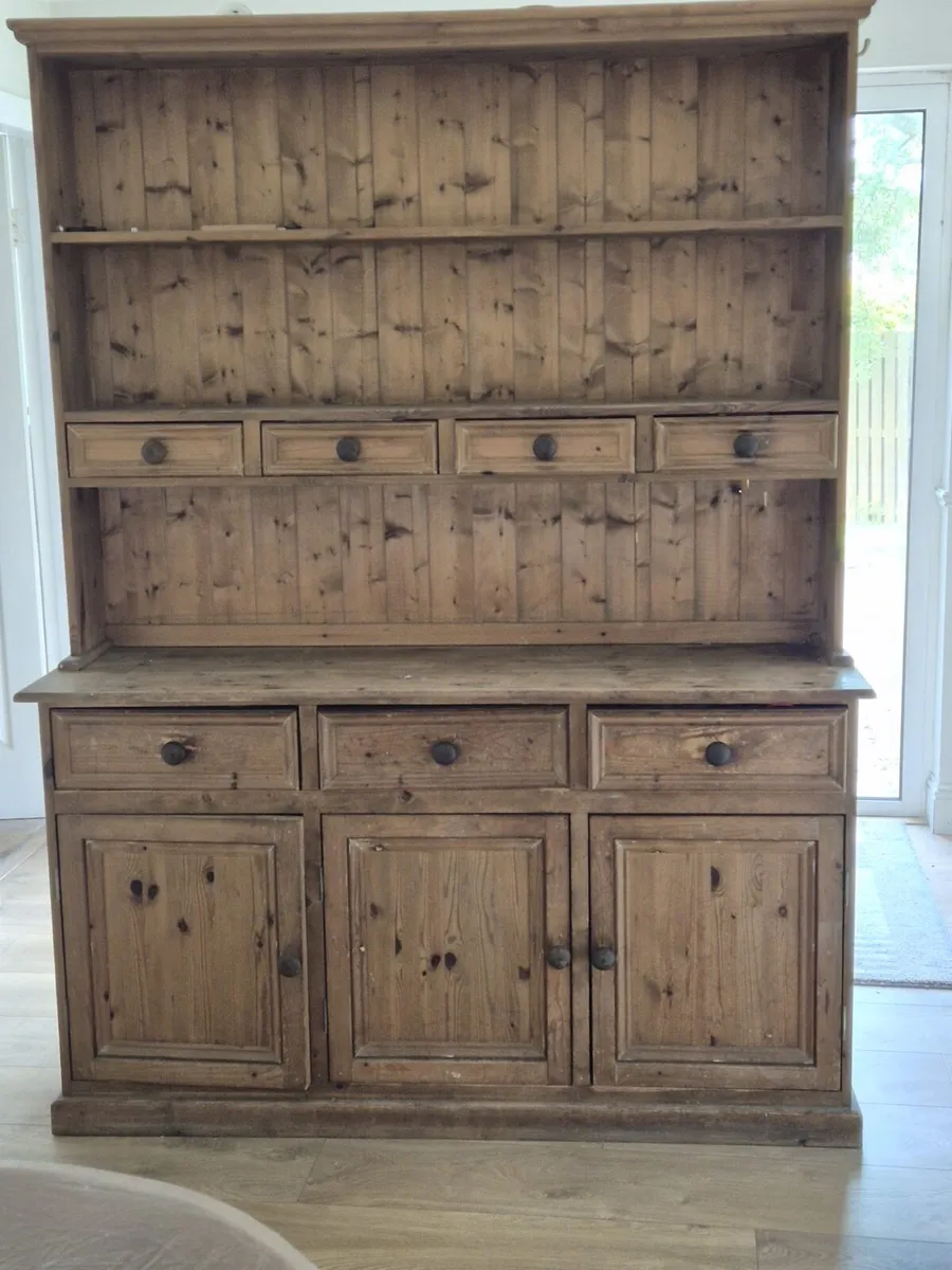 Table + chairs and dresser - Image 4