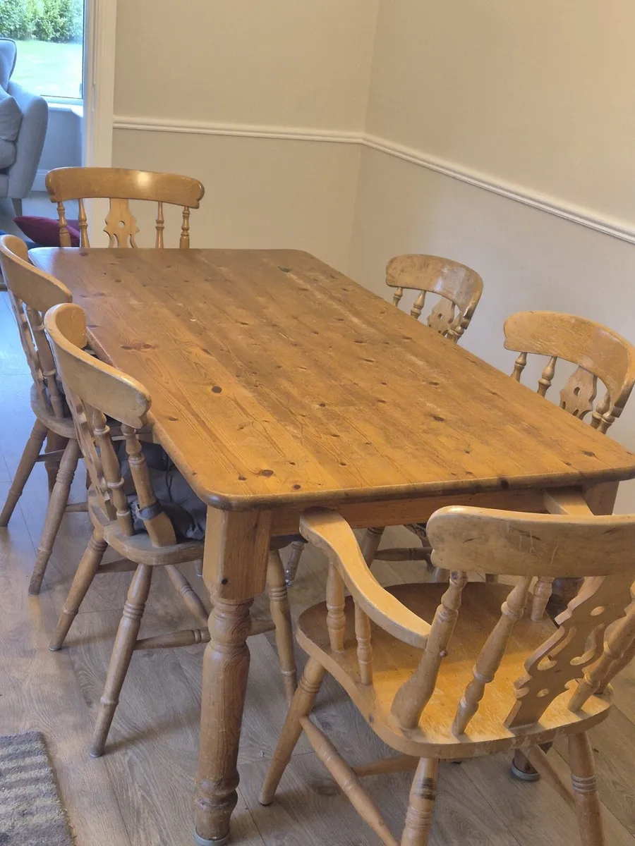 Table + chairs and dresser - Image 1