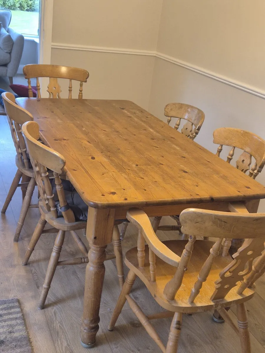 Table + chairs and dresser - Image 2