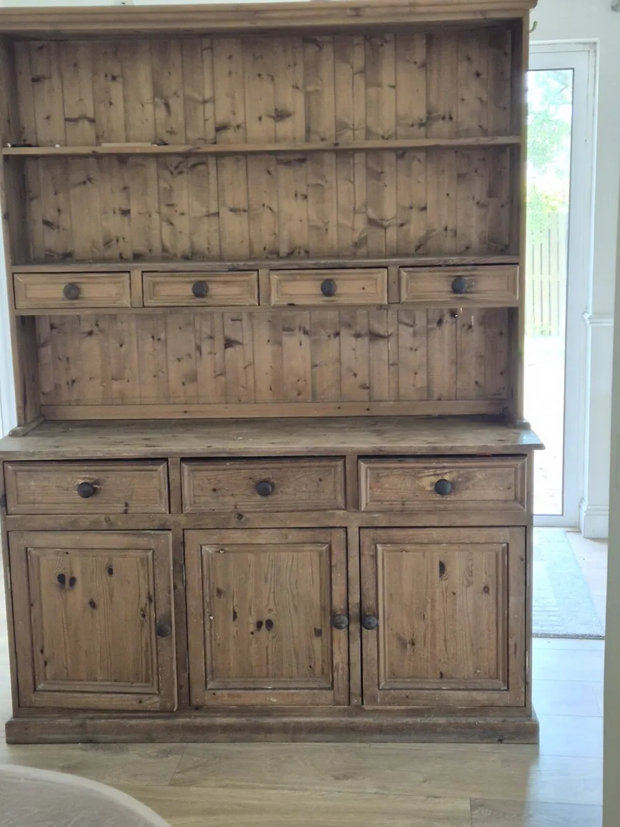 Table + chairs and dresser - Image 3