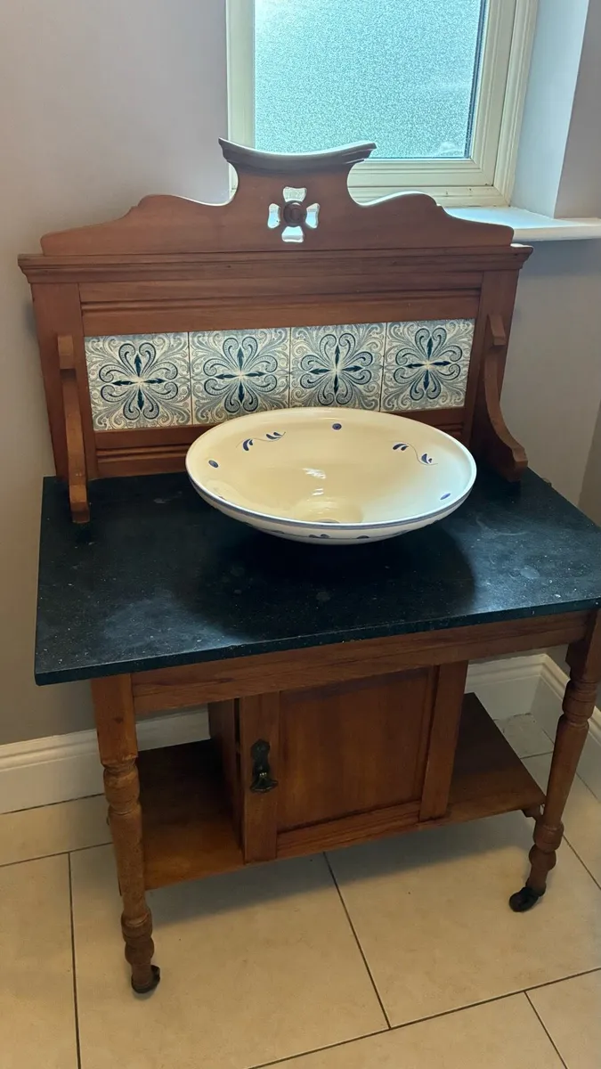 Vintage wash stand - Image 1