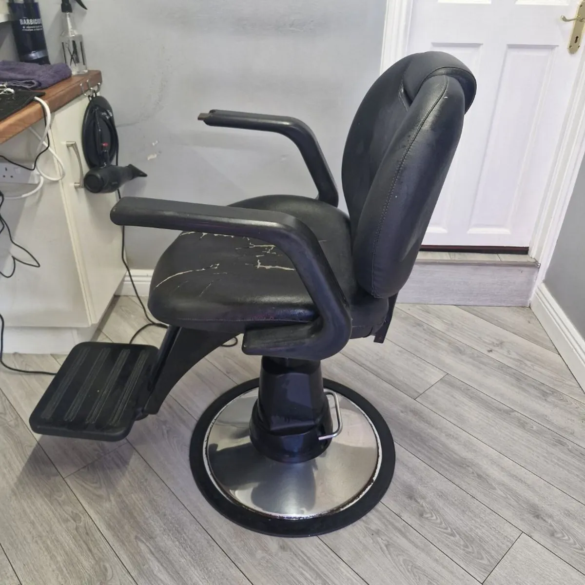Barbers Chairs - Image 4