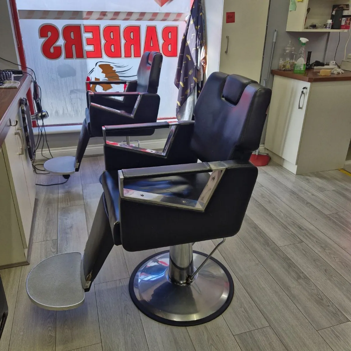 Barbers Chairs - Image 2