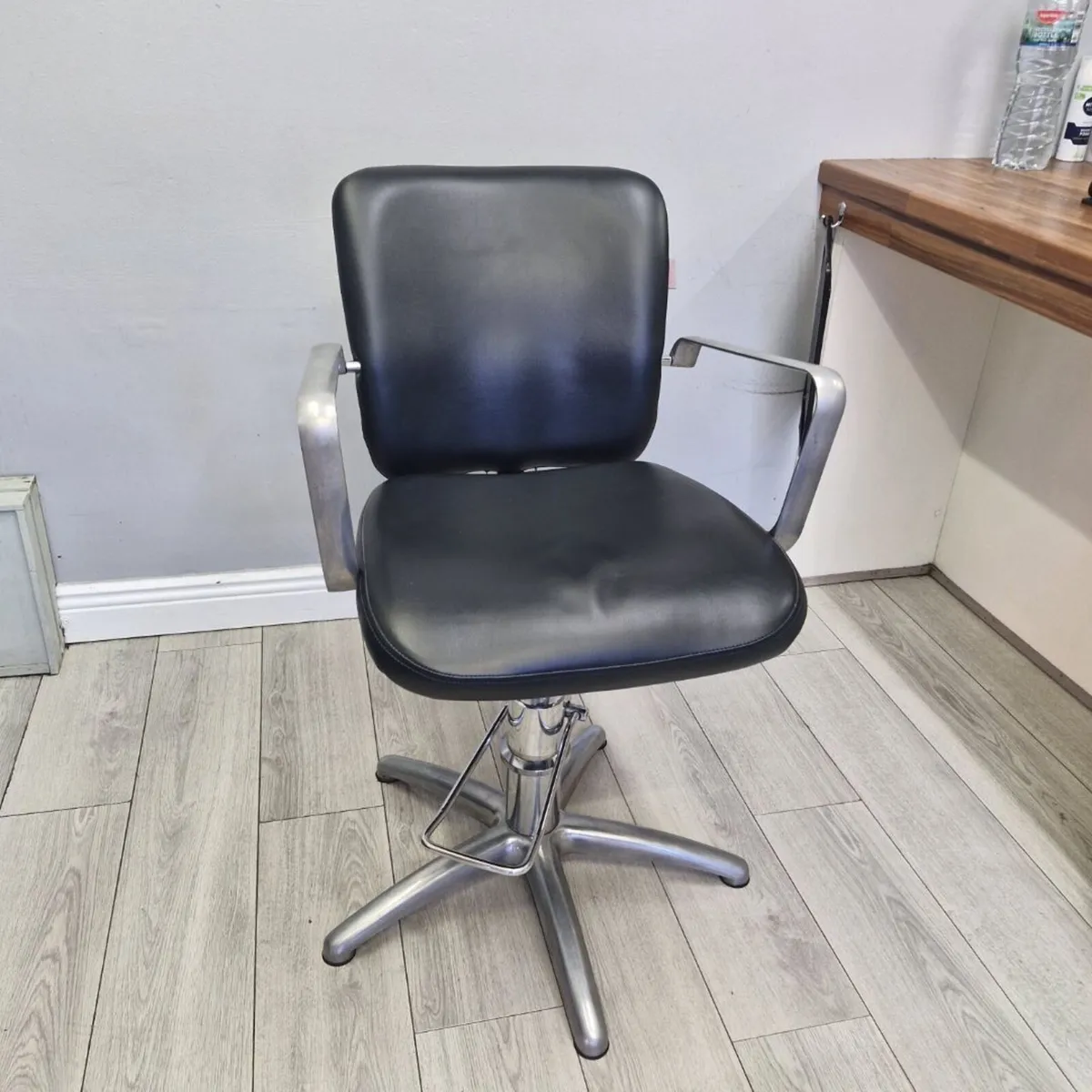 Barbers Chairs - Image 3