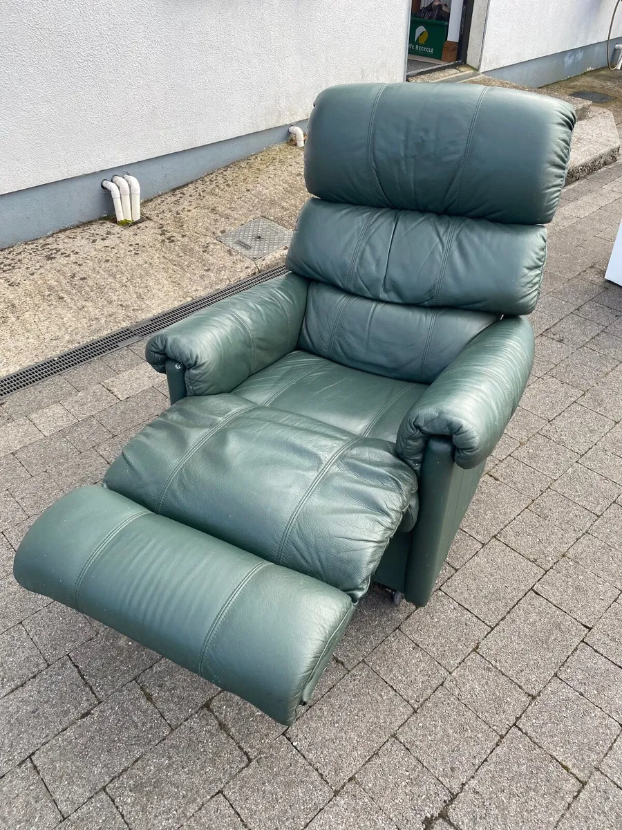 La Z Boy recliner armchair - Image 4