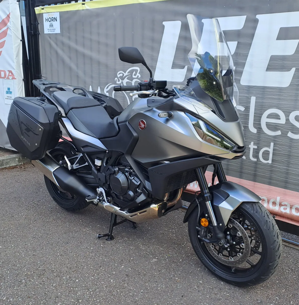 2022 Honda NT1100 - Image 2