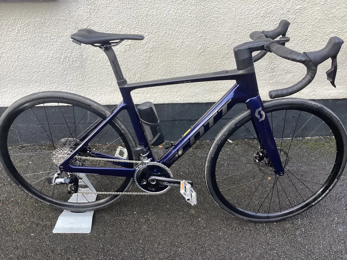 Scott Addict E-bike size small - Image 2