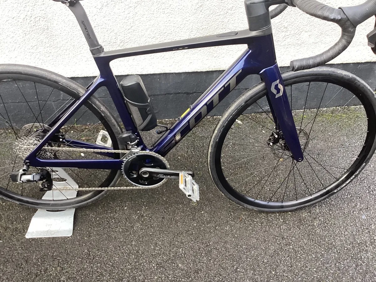 Scott Addict E-bike size small - Image 3