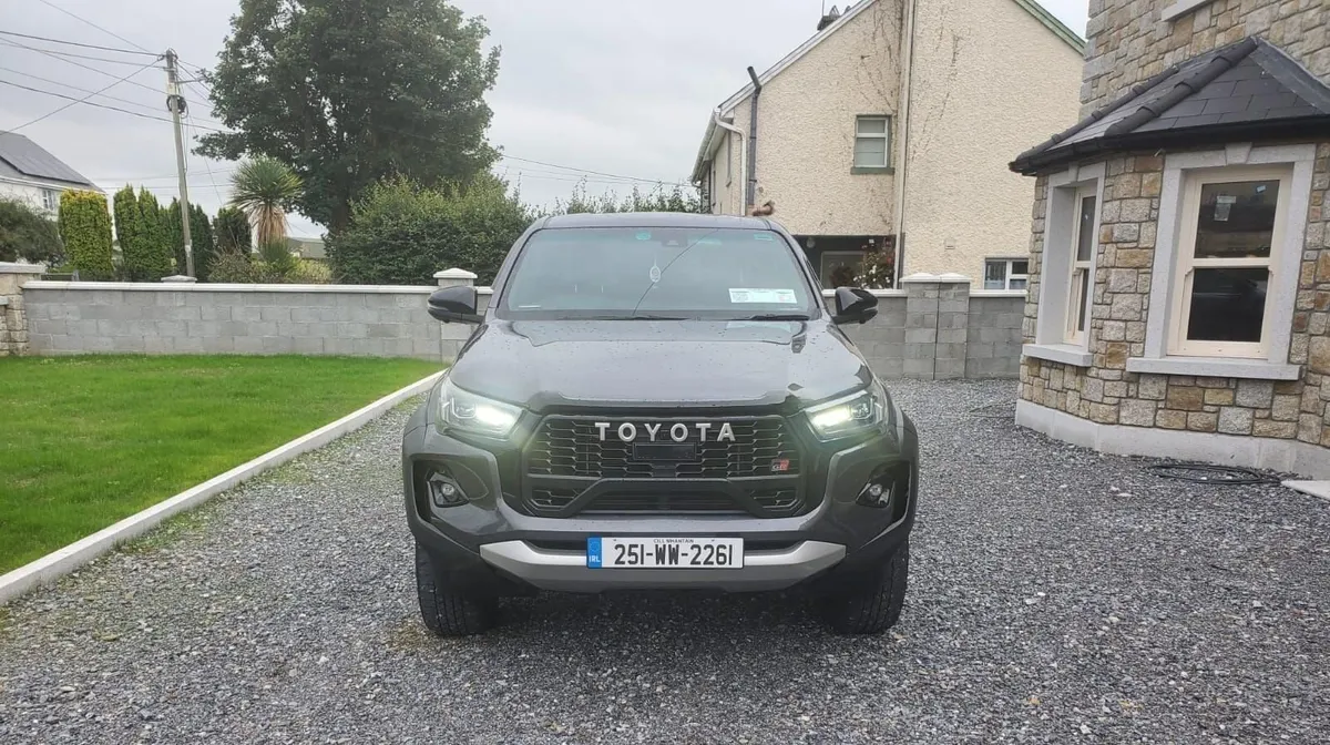 Toyota Hilux 2025 2.8 Gr sports 2 💢No vat💢 - Image 3