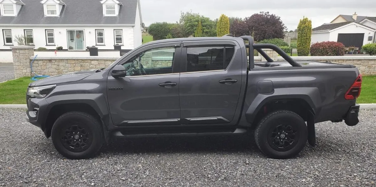 Toyota Hilux 2025 2.8 Gr sports 2 💢No vat💢 - Image 4