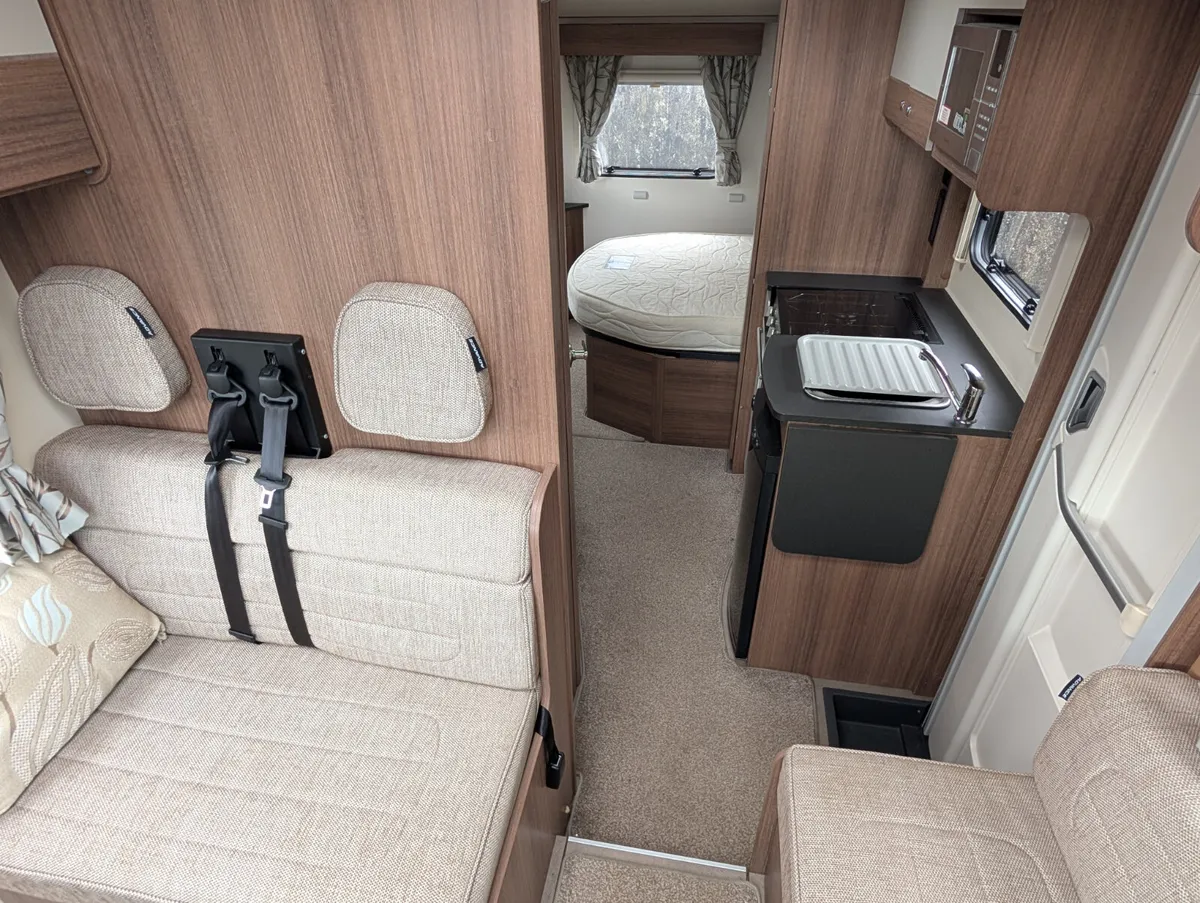 Spacious 'Island' Bed Motorhome - Image 3